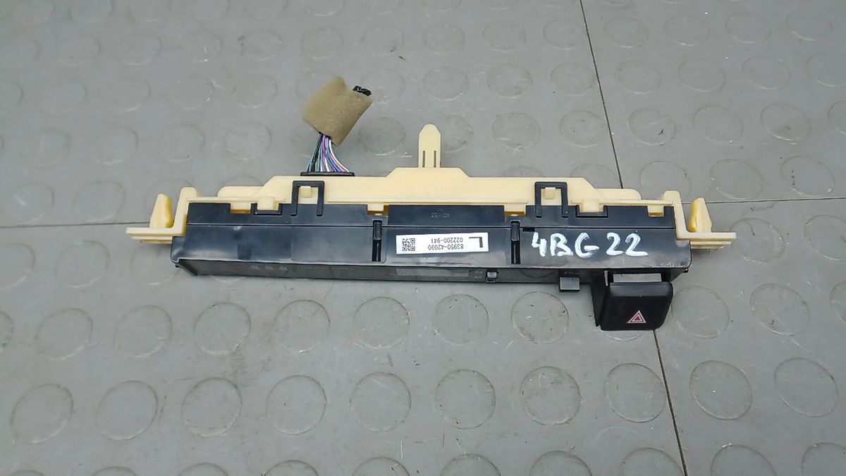 Кнопка  к Toyota RAV 4 2014