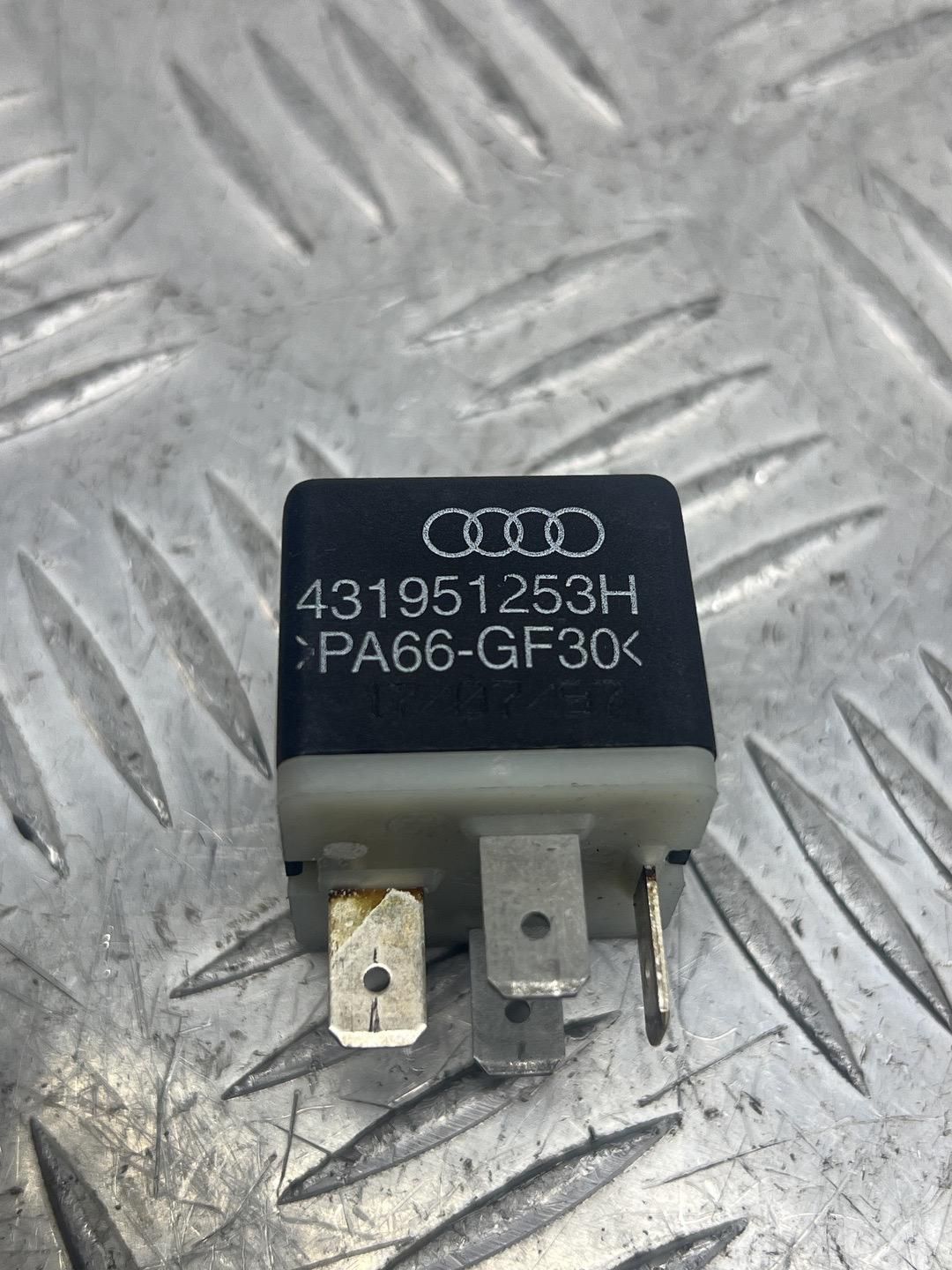 Реле (прочие) к Audi A4 1997