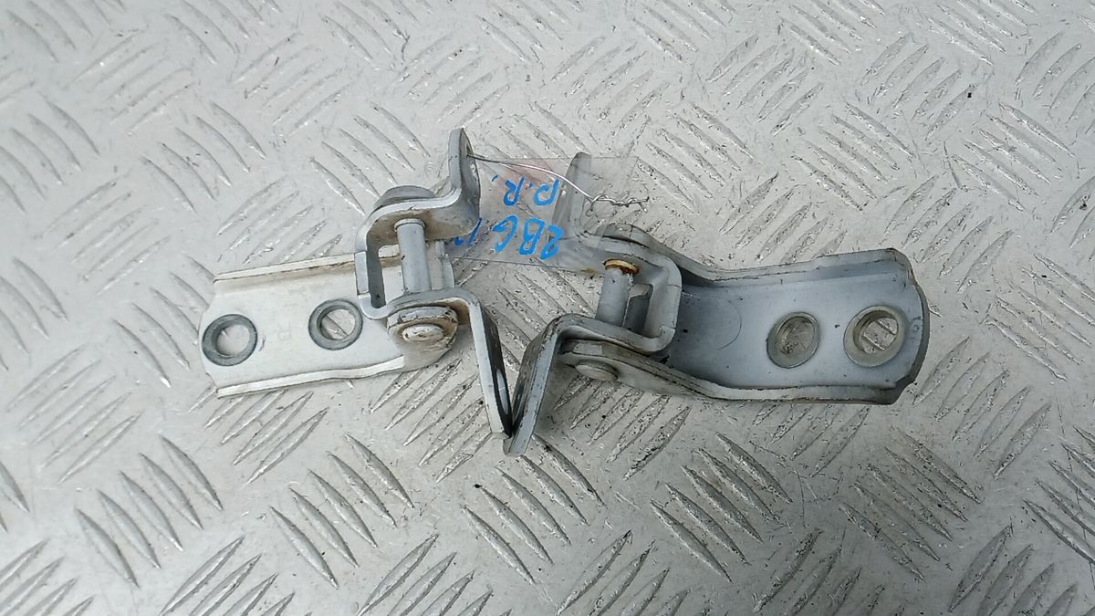 Петли к Toyota RAV 4 2014