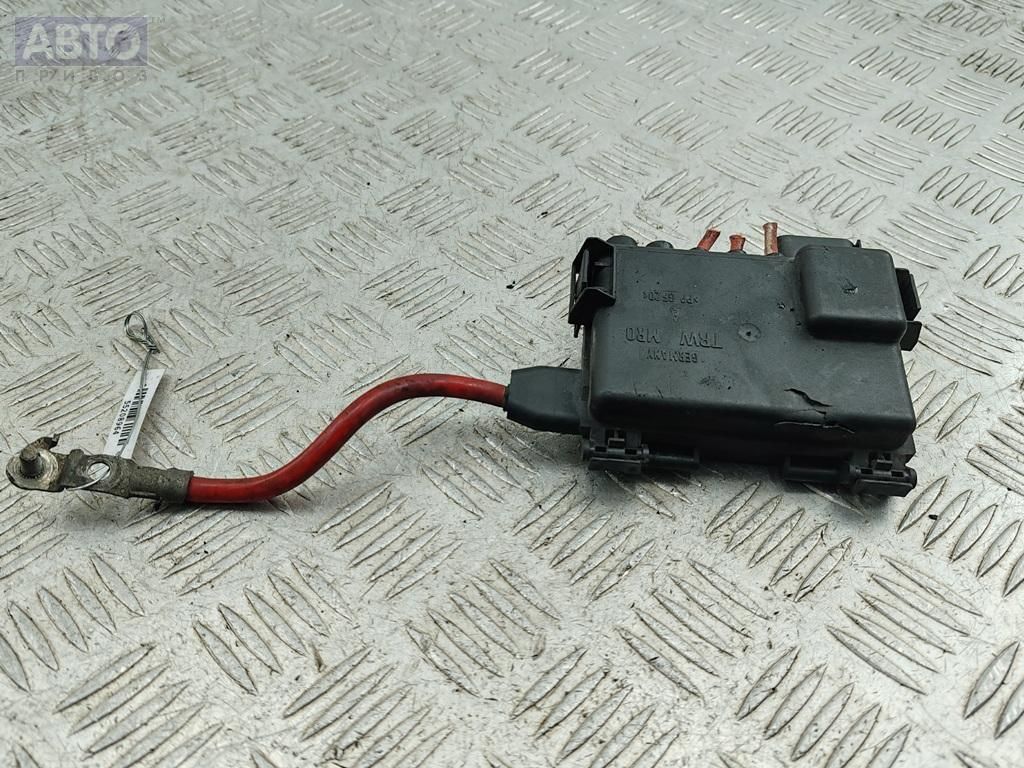 Короб предохранителей к Volkswagen Transporter 1999