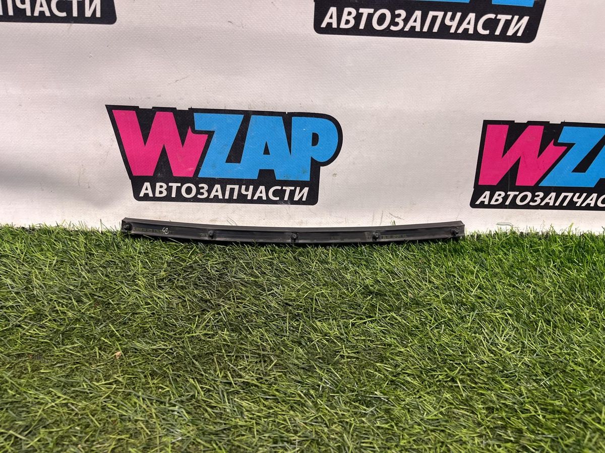 Уплотнитель капота к Volkswagen Jetta 2019
