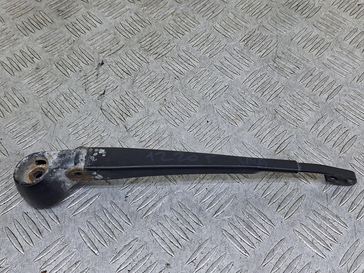 Щеткодержатель задний к Audi A4 1997