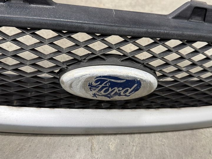 Решетка радиатора к Ford Fiesta 2001