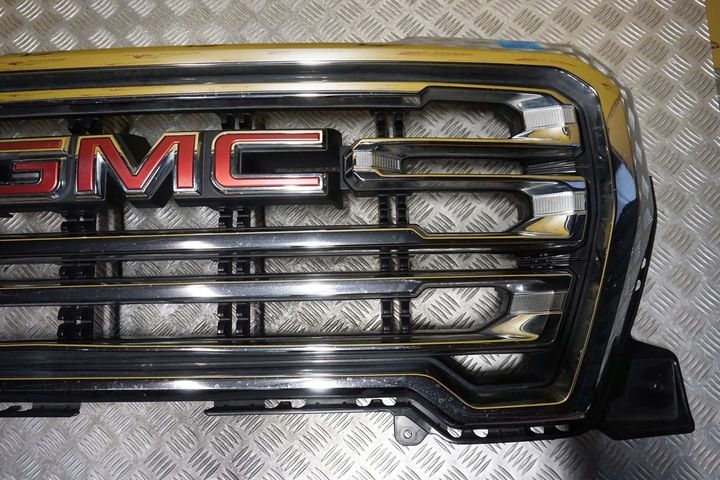 Решетка радиатора к GMC Sierra 2002