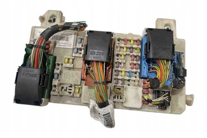 Блок предохранителей к Ford C-MAX 2010