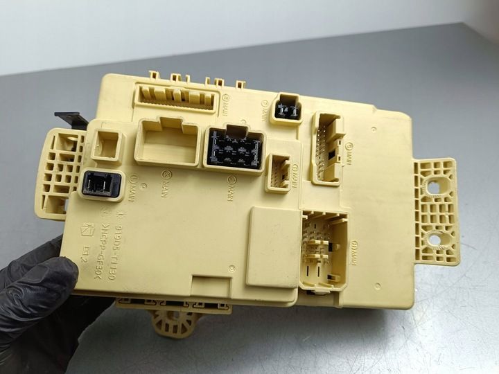 Блок предохранителей к Genesis GV70 2020