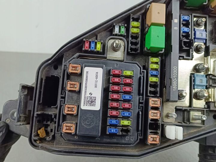 Блок предохранителей к Genesis GV70 2020
