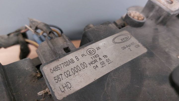 Фара правая к Dodge Caravan 2001