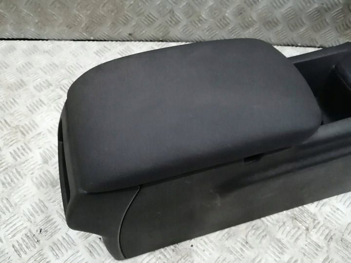 Подлокотник к DS 4 2015