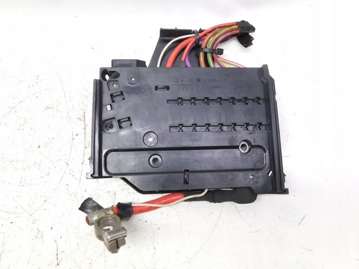 Блок предохранителей к Ford C-MAX 2010