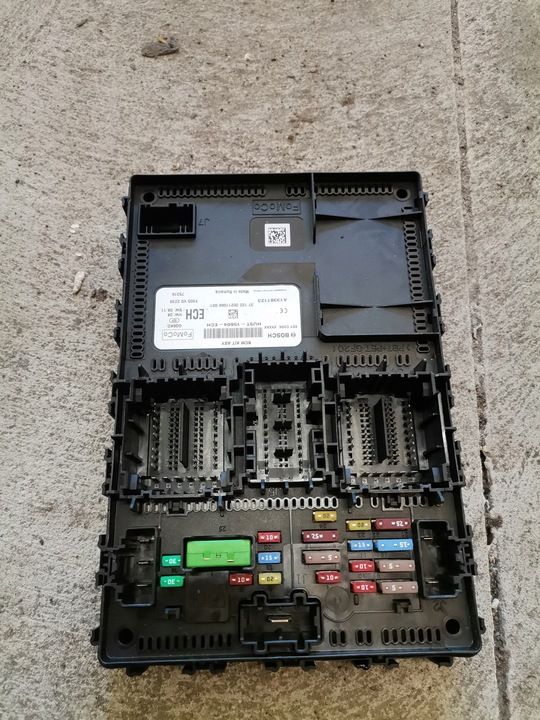 Блок предохранителей к Ford Fiesta 2001