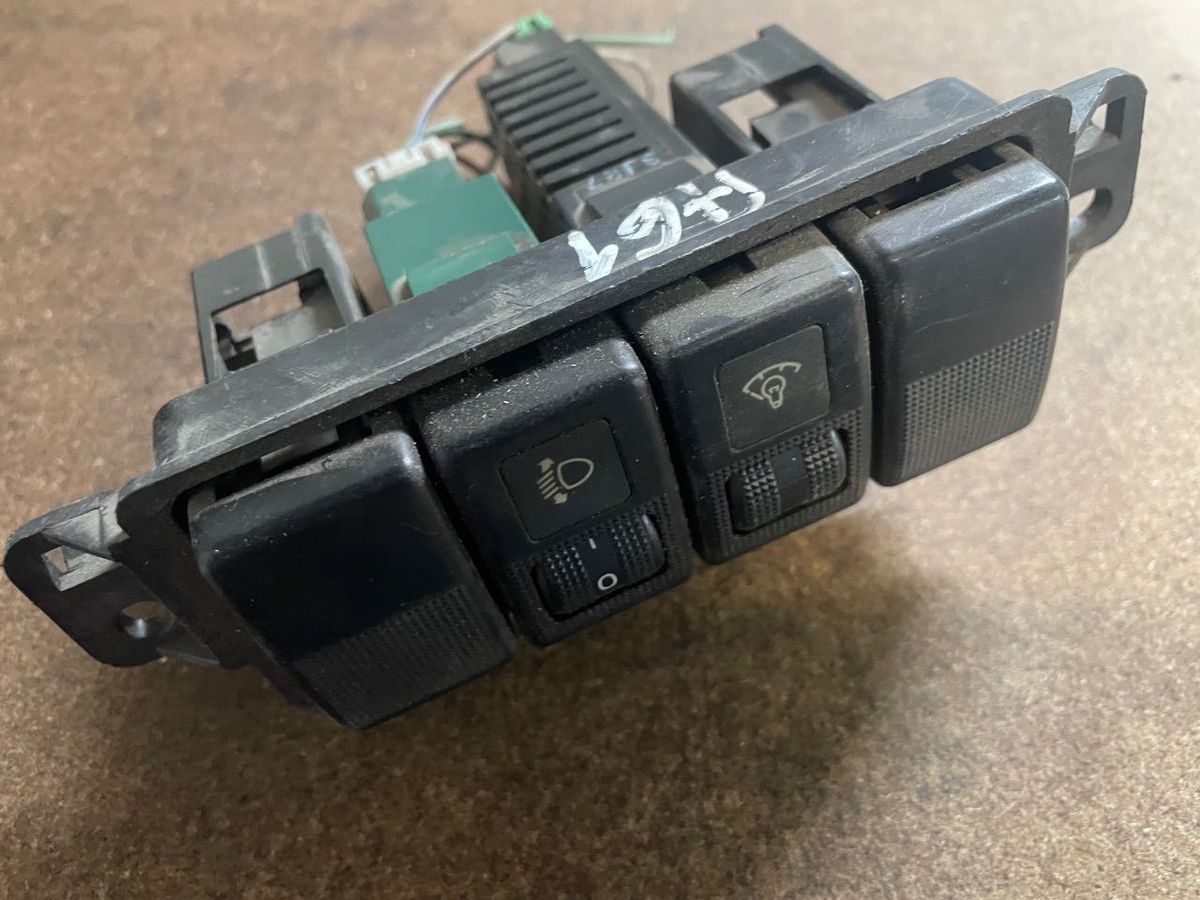 Блок кнопок к Mazda MPV 2003