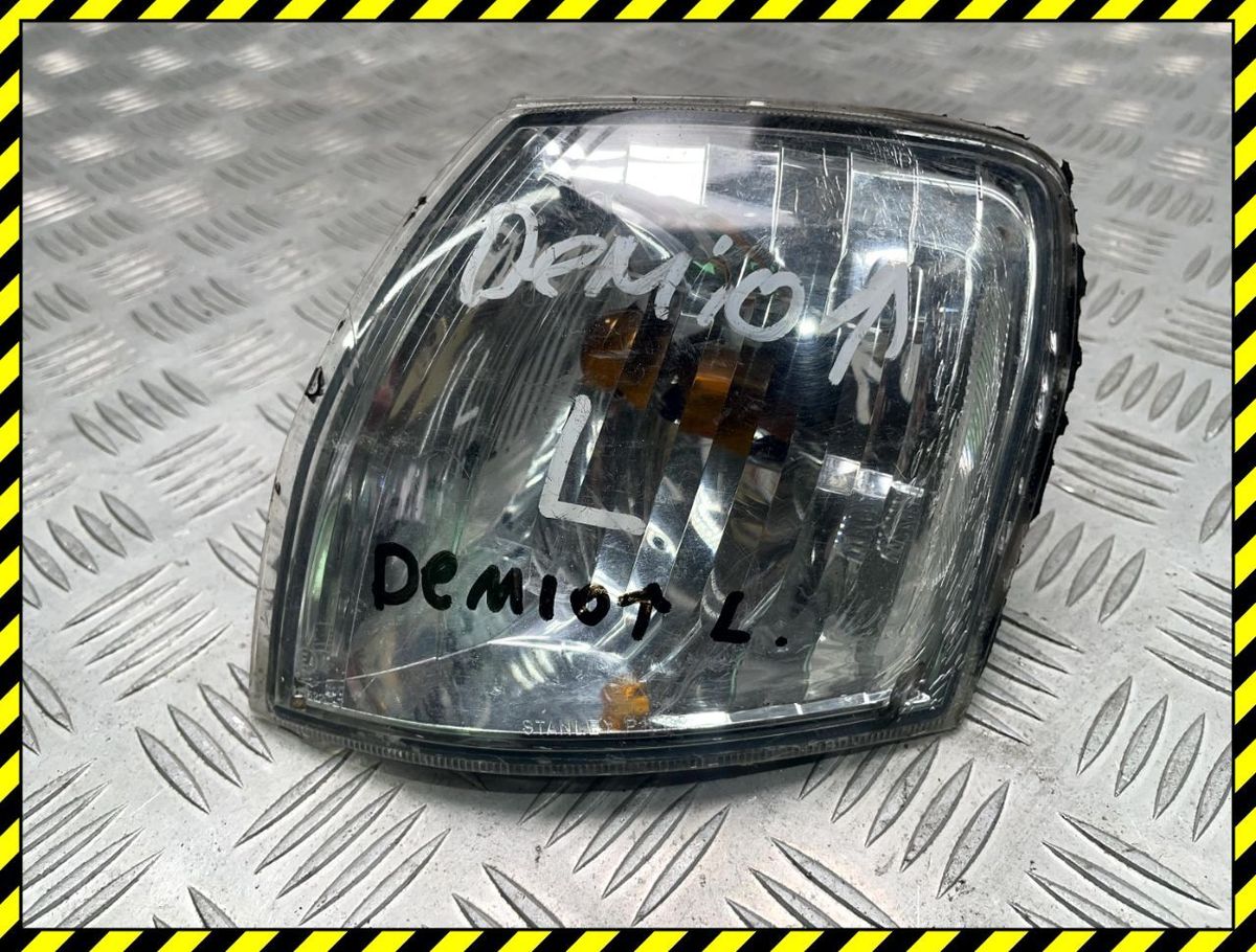 Поворотник левый к Mazda Demio 2001