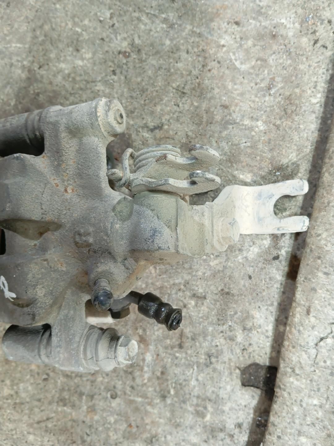 Суппорт задний правый к Mazda 626 1998