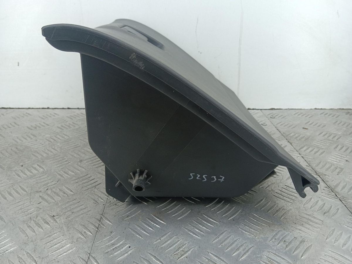 Бардачок к Mazda MPV 2001