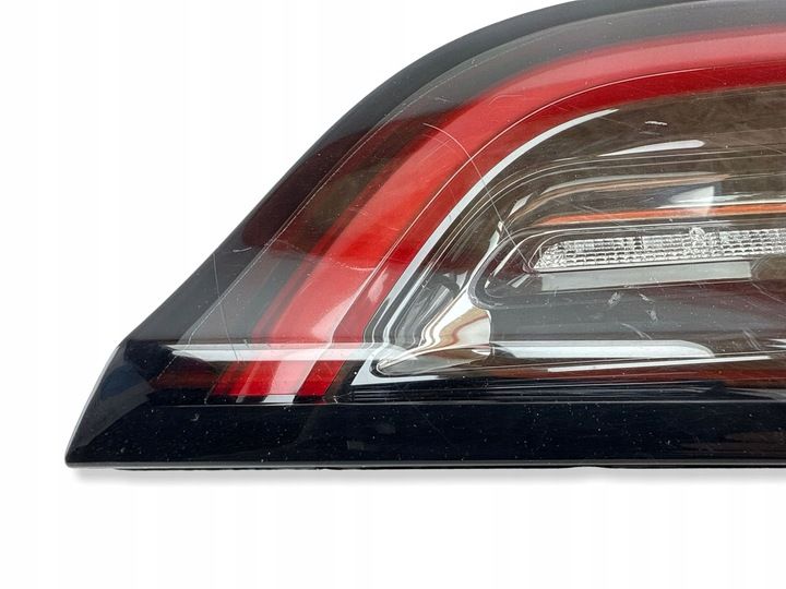 Фонарь задний правый к Tesla Model Y 2020
