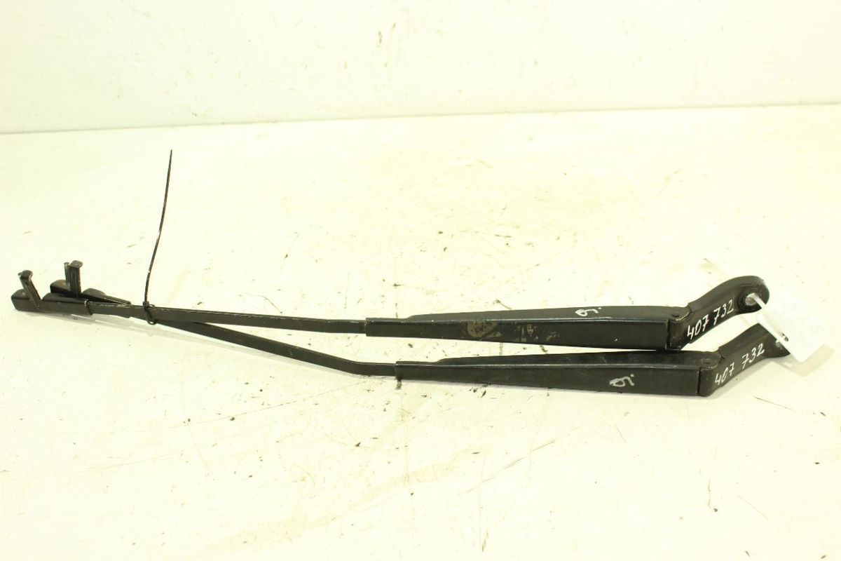 Щеткодержатель к Peugeot 407 2005