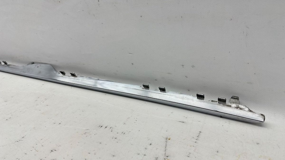 Накладка на порог к Tesla Model S 2018