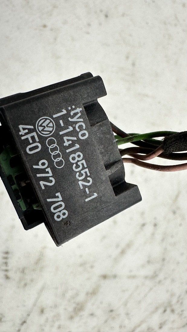 Разъем (фишка) проводки к Audi A4 2020