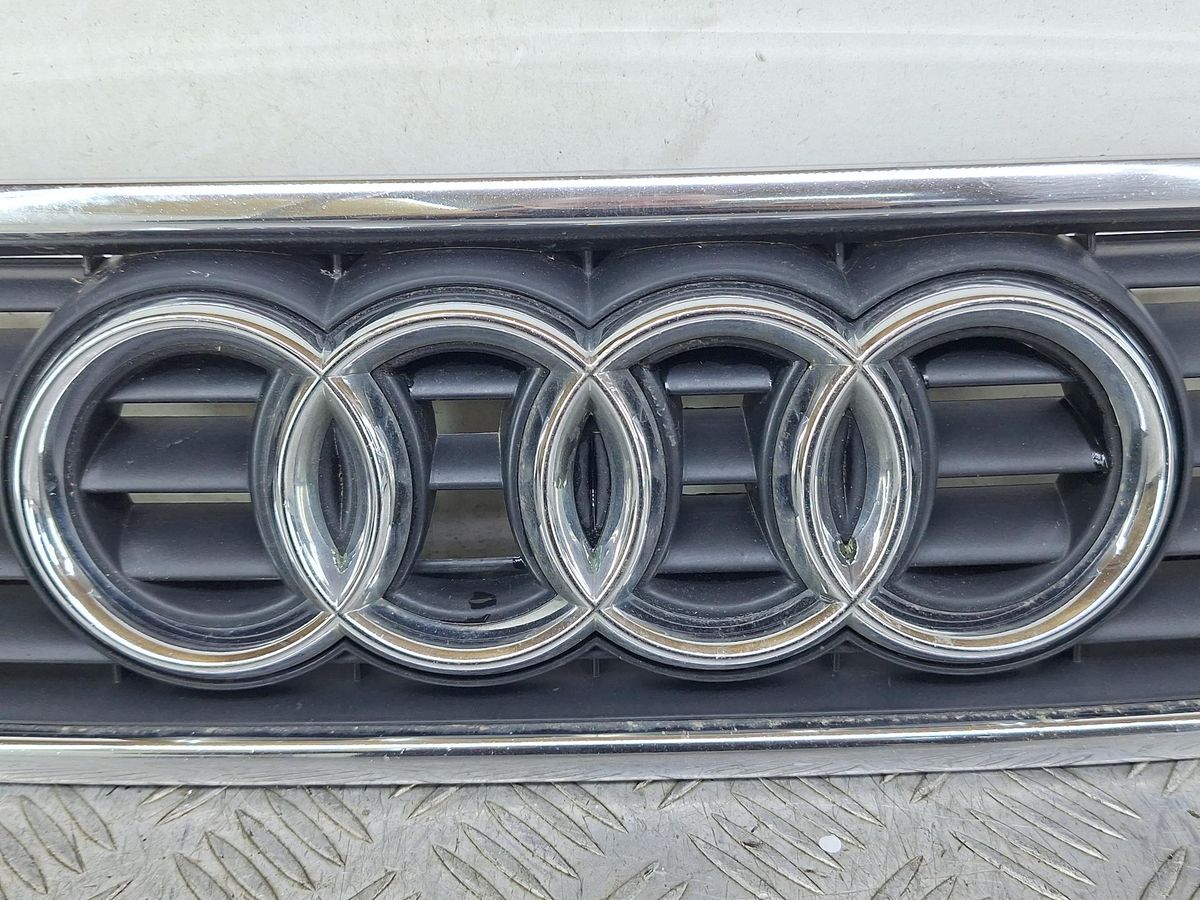 Решетка капота к Audi A4 1997