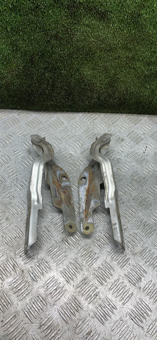 Петля капота к Chrysler Stratus 1998