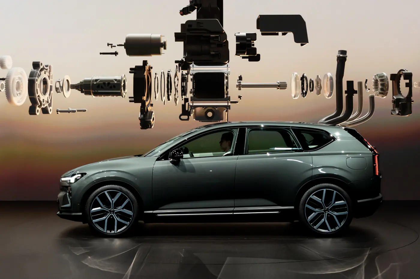 «Тесловоды» позавидуют? Первое знакомство с кроссовером Volvo EX60