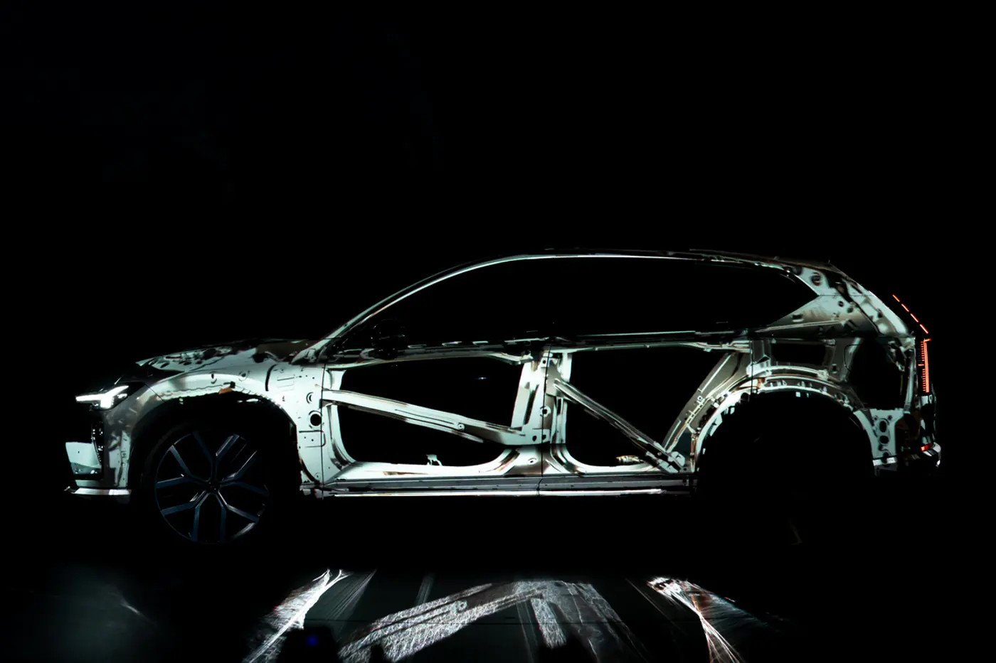 «Тесловоды» позавидуют? Первое знакомство с кроссовером Volvo EX60