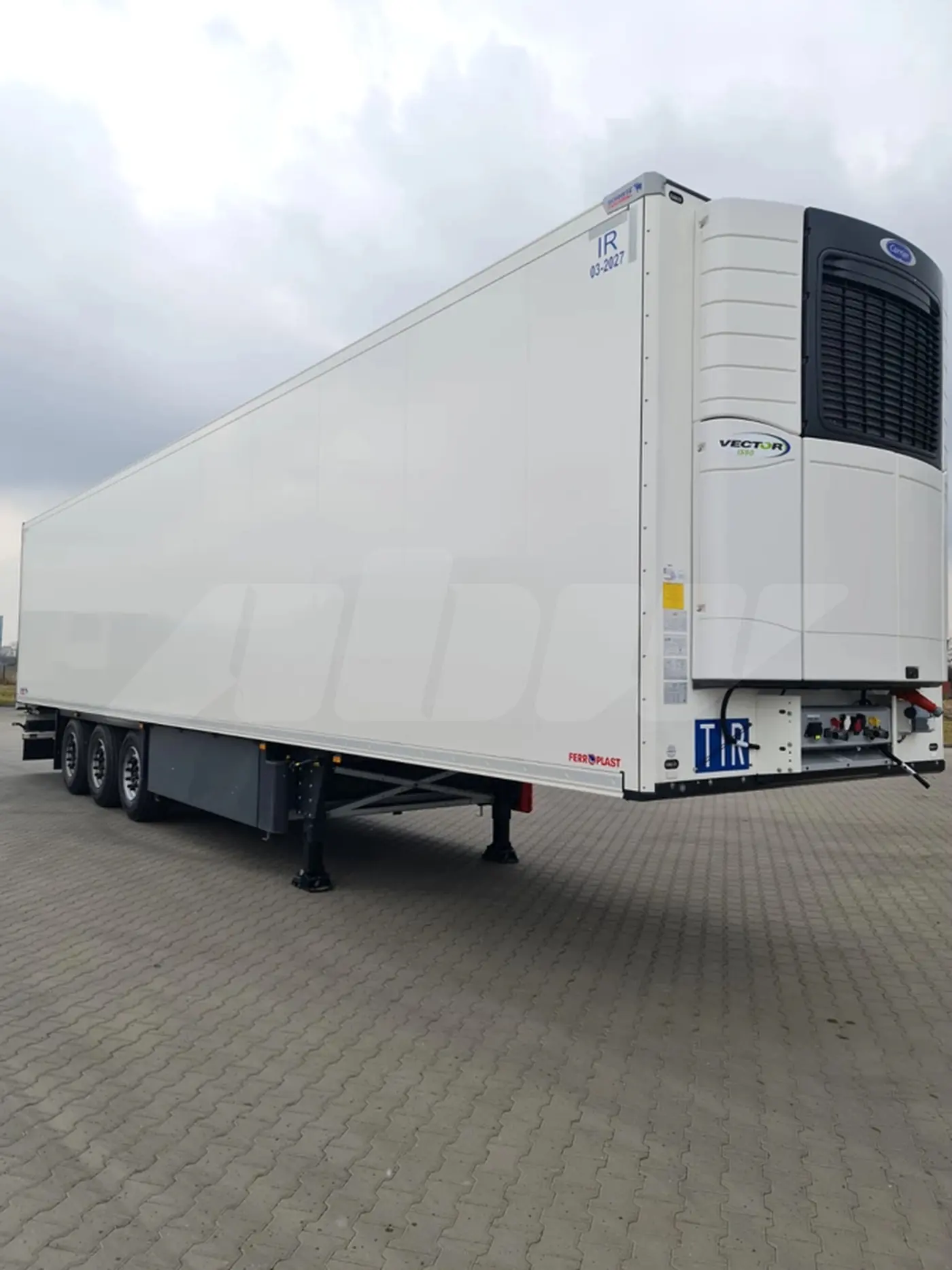 Schmitz Cargobull SKO 2024