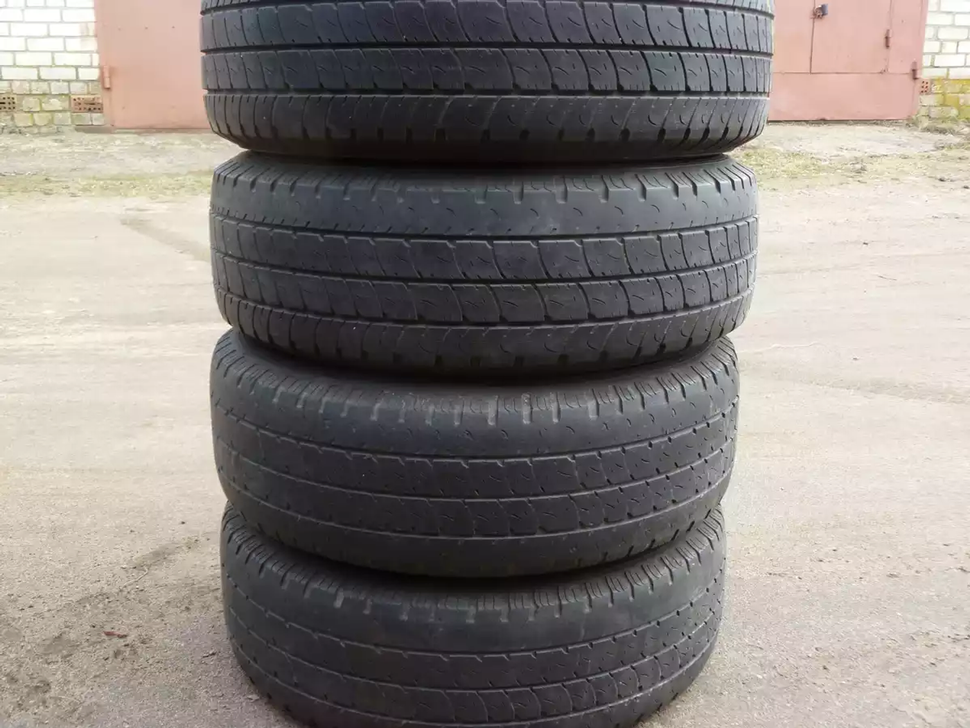 R16 215 65 Goodyear Cargo