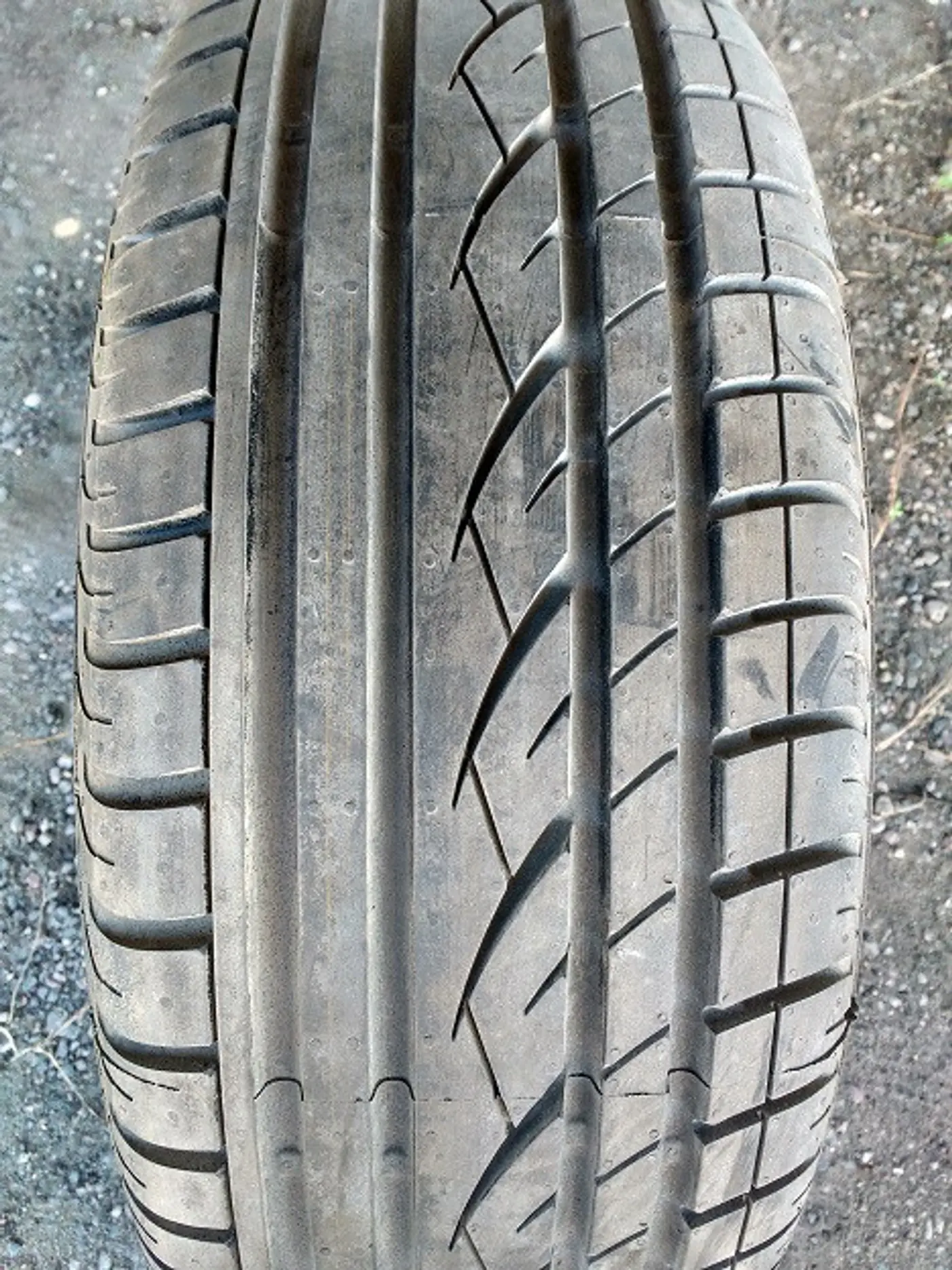 R16 225 60 Continental