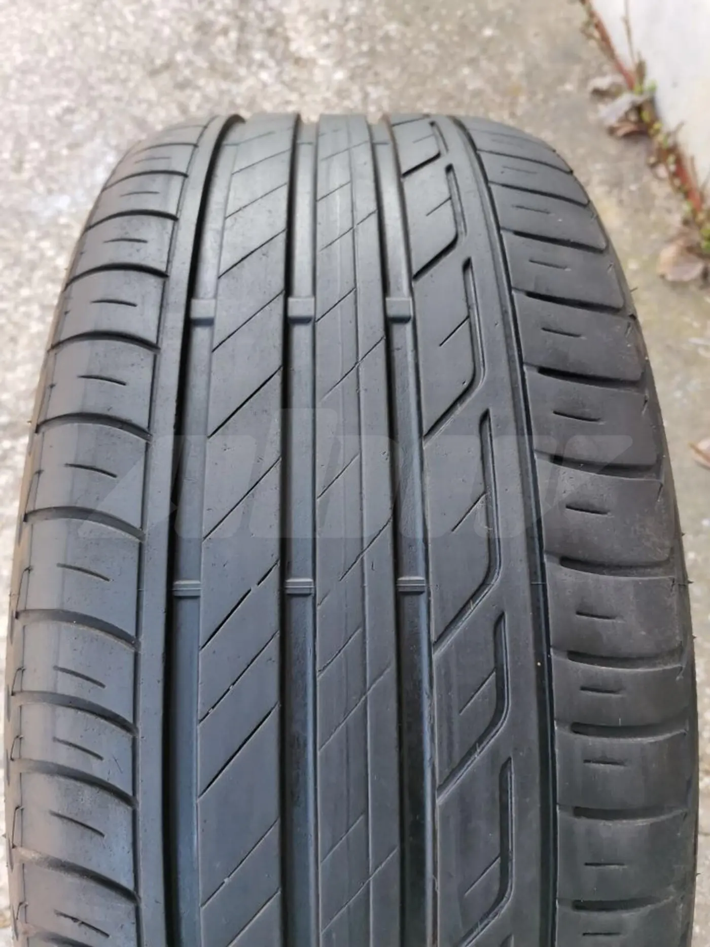 R18 225 40 Bridgestone
