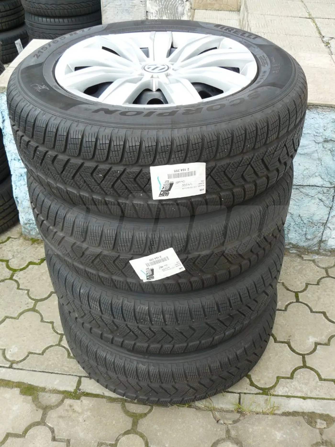 R17 215 65 Pirelli