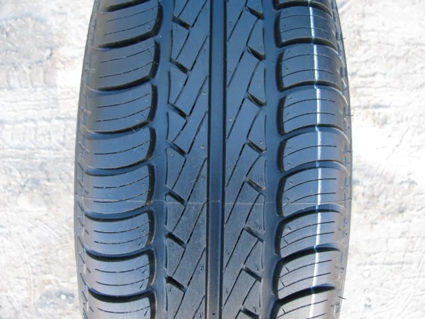 R15 185 60 Goodyear