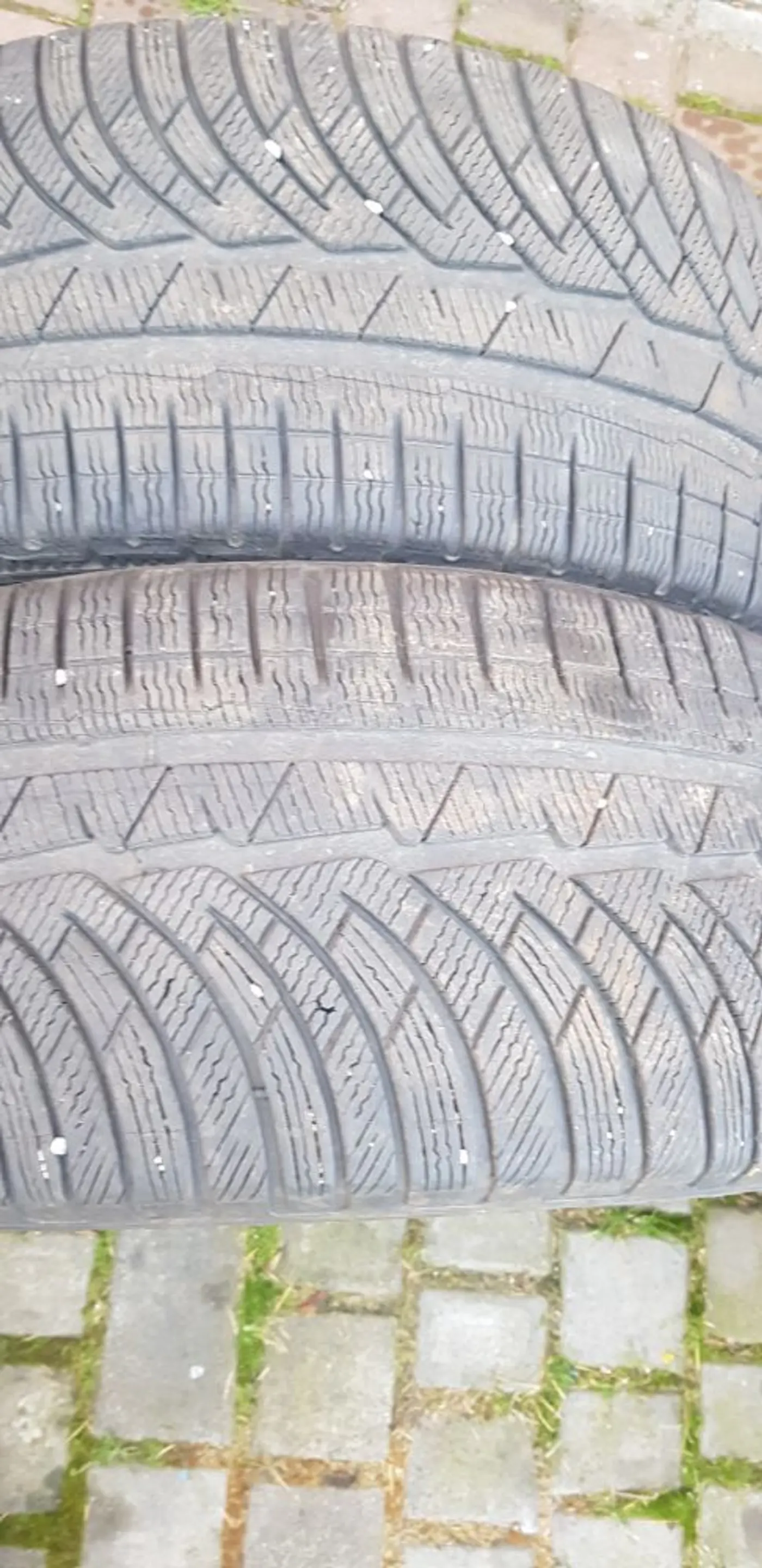 R18 245 40 Michelin