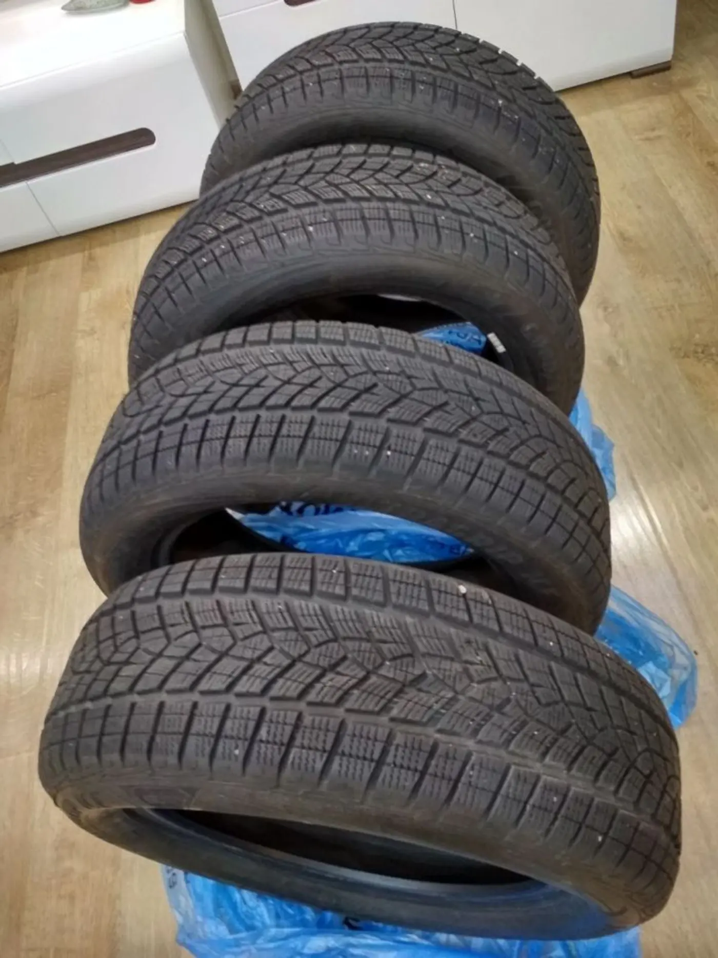 R17 215 60 Goodyear