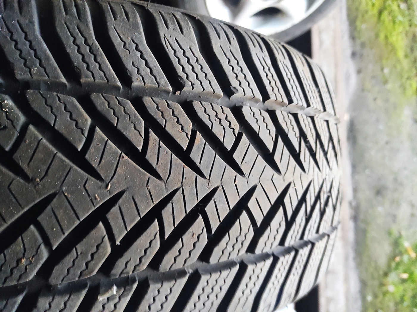 R17 225 45 Goodyear