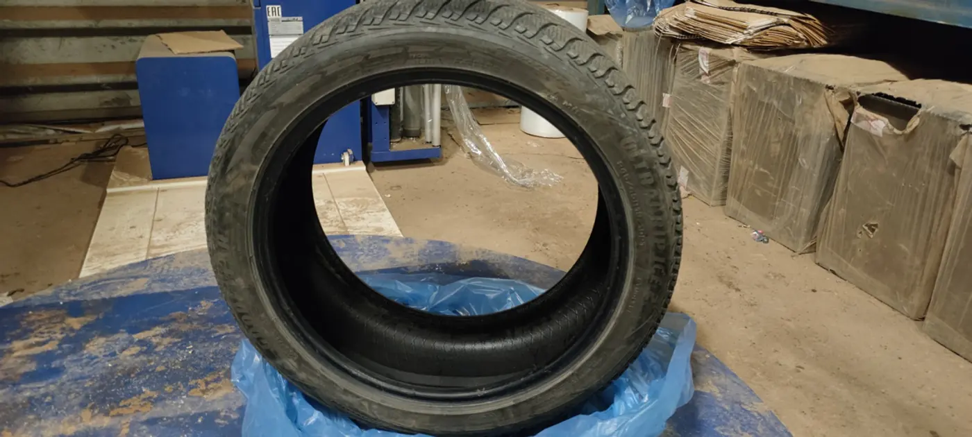 R19 245 45 Goodyear ultragrip