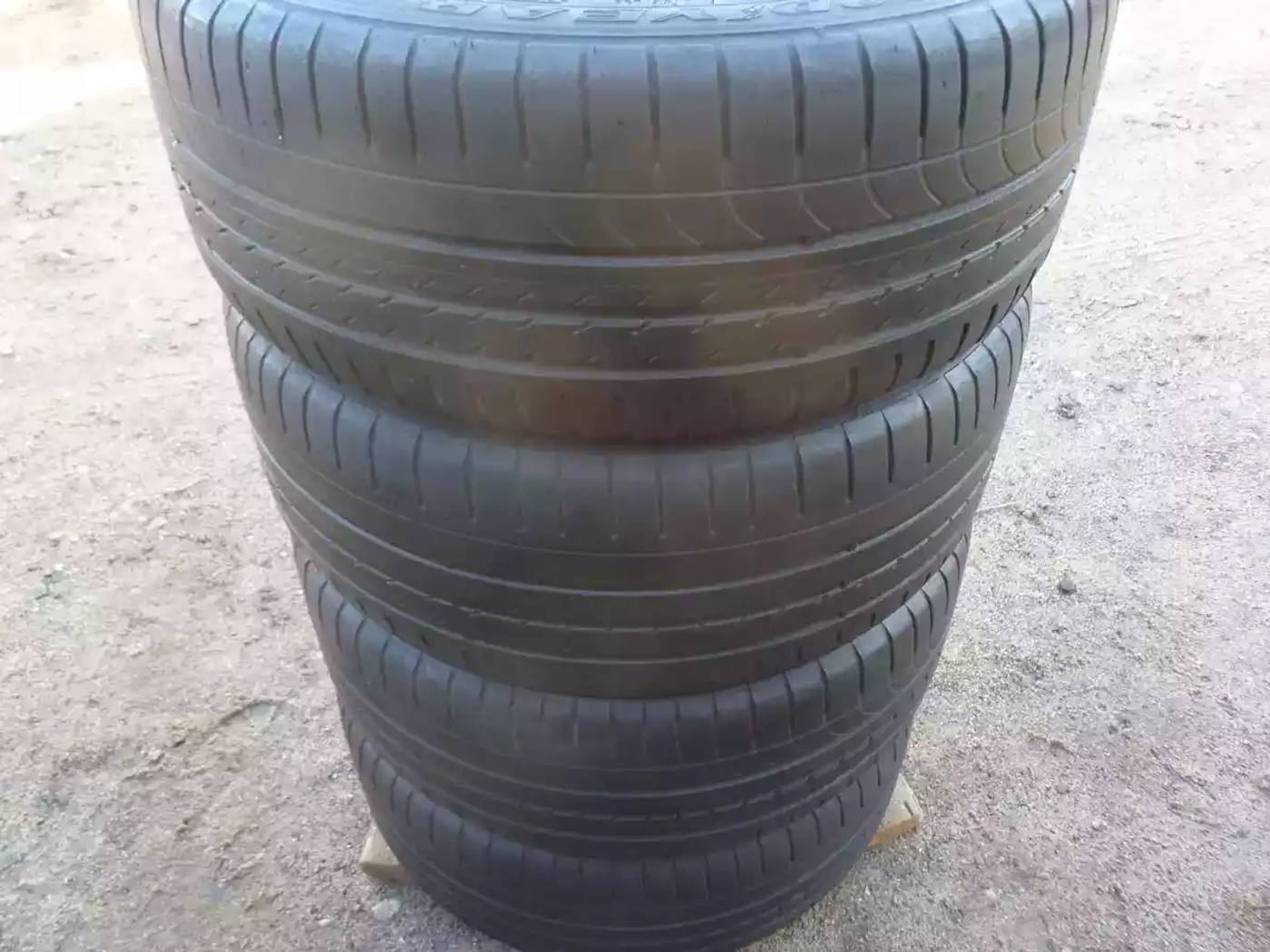 R19 245 40 Goodyear Eagle