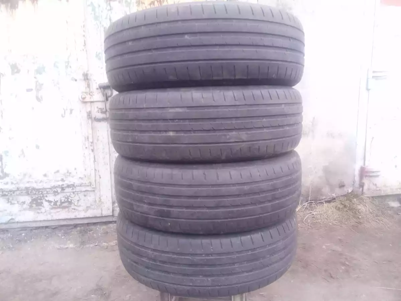 R17 235 65 Vredestein .