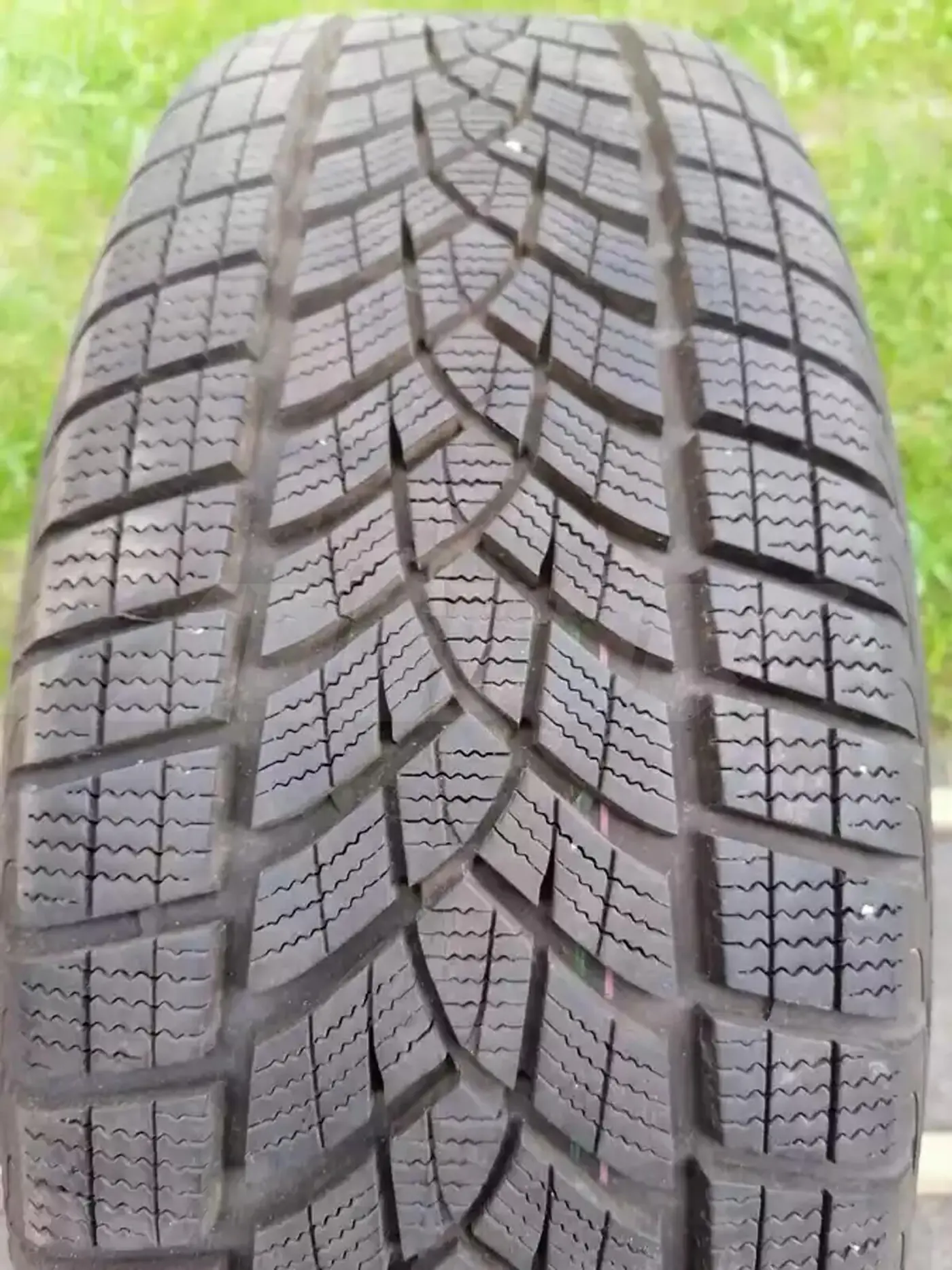 R17 235 65 Goodyear Ultra Grip Performance+