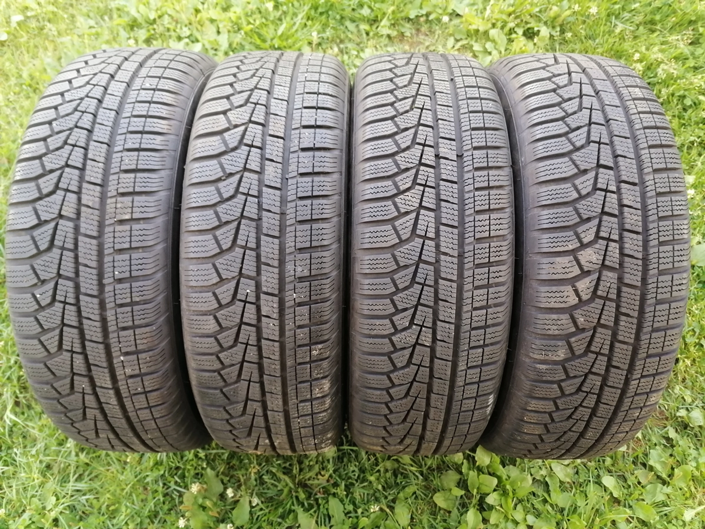 R15 185 65 Hankook Winter I'ceptEVO2