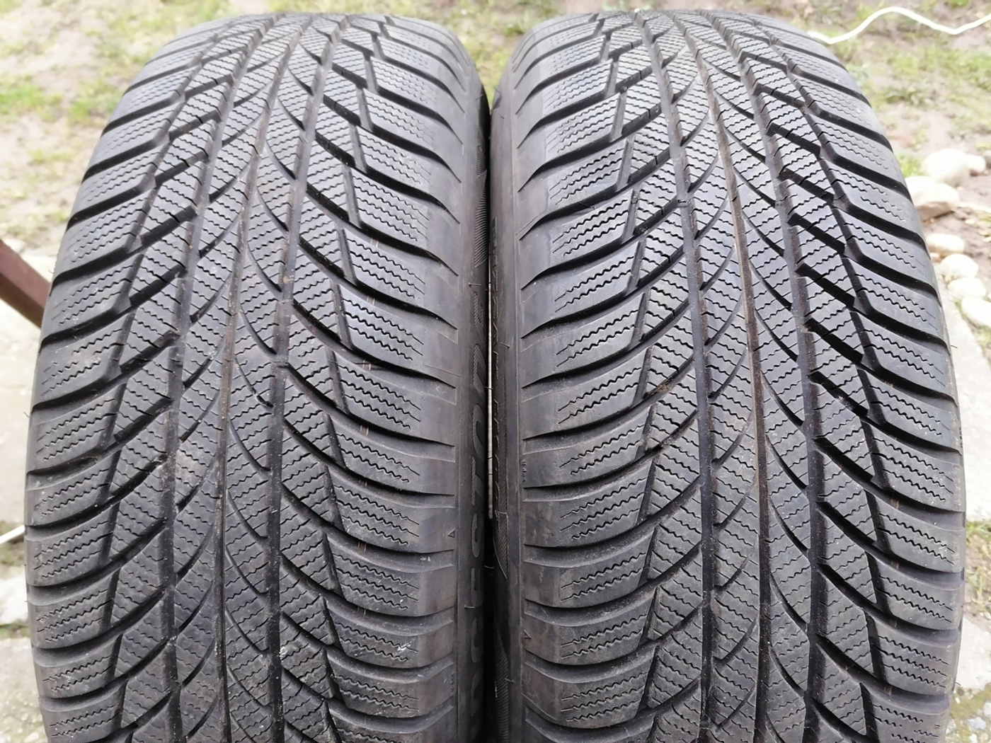 R17 215 65 Bridgestone Blizzak LM001