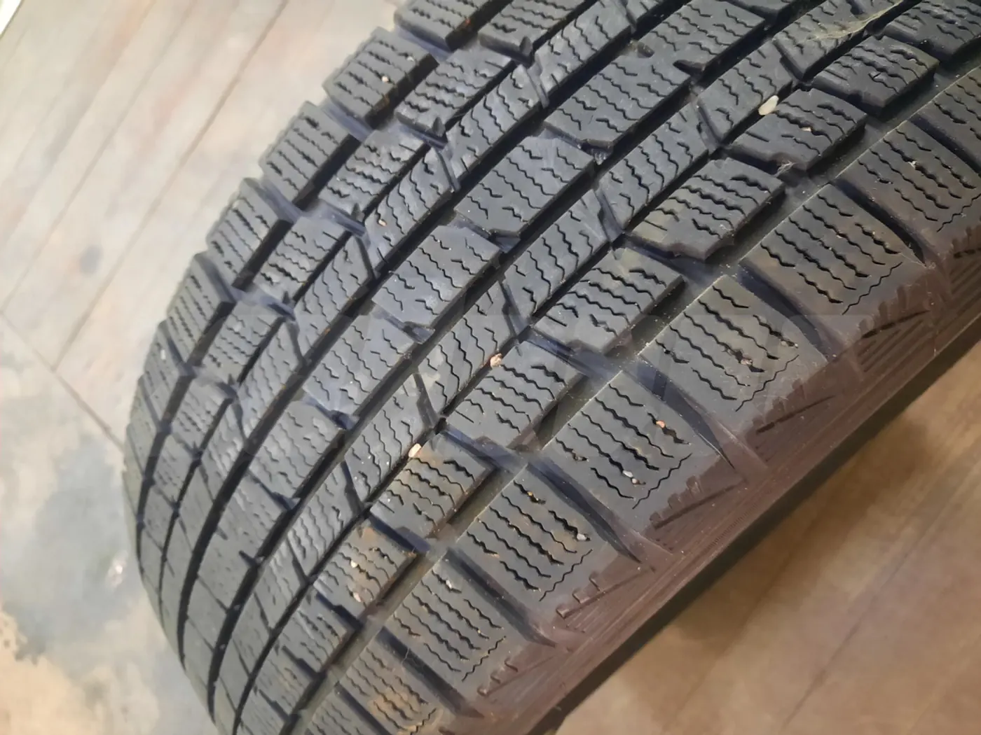 R17 225 55 Dunlop GRASPIC DS-3
