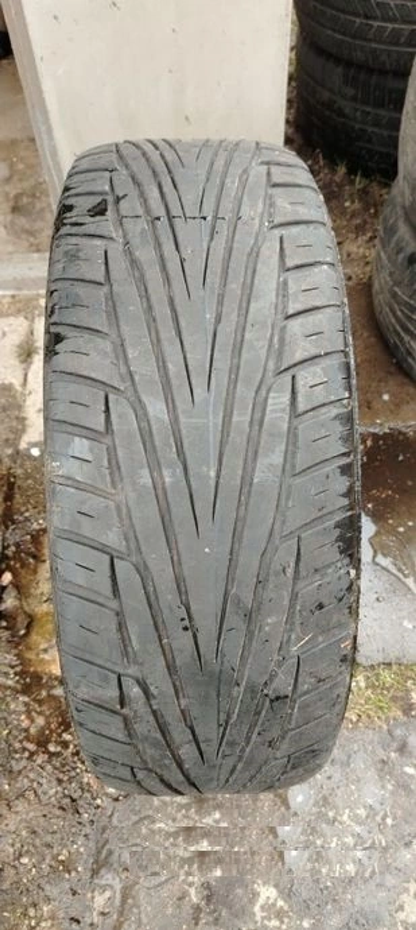 R18 225 55 Uniroyal одиночка