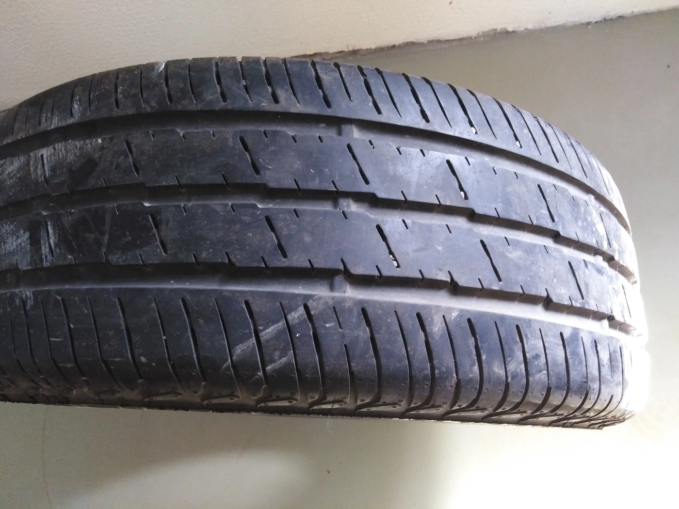 R16 235 65 Continental Vanco 2