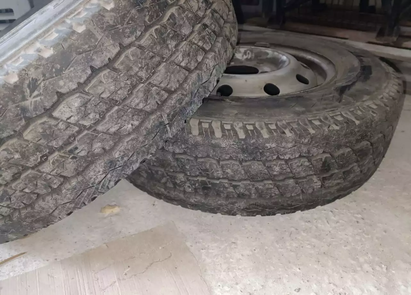 R16C 205 75 Bridgestone R630