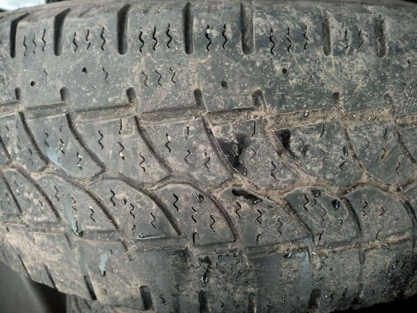 R15C 225 70