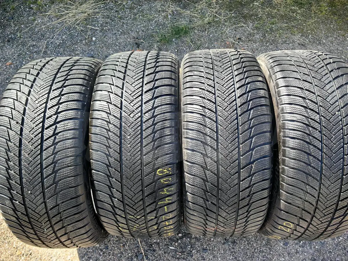 R20 275 45 Bridgestone Blizzak LM 001 Runflat
