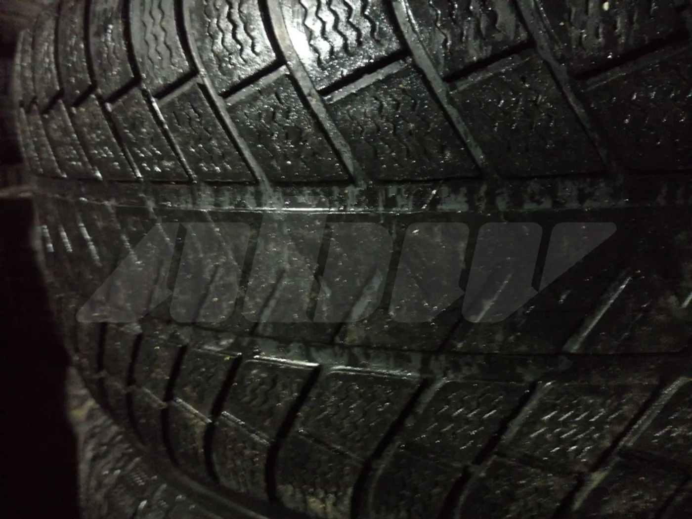 R18 255 100 Michelin Latitude Alpin