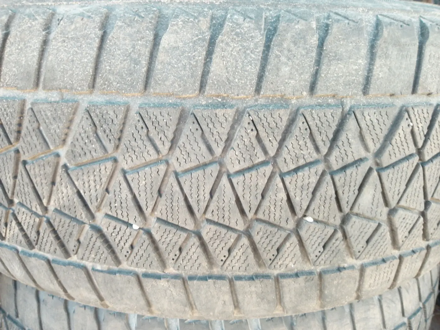 R20 235 55 Bridgestone blizzak